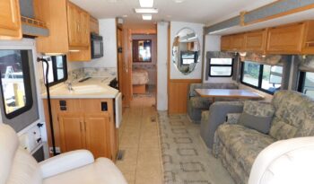 2004 Winnebago Adventurer 33V full