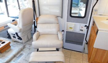 2004 Winnebago Adventurer 33V full