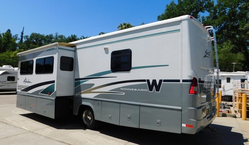 2004 Winnebago Adventurer 33V full